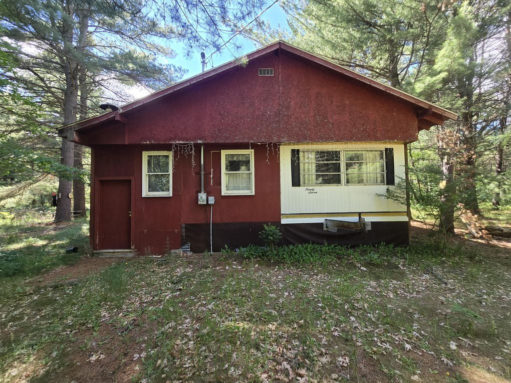 2637 S Jenny Circle, Cherry Valley township