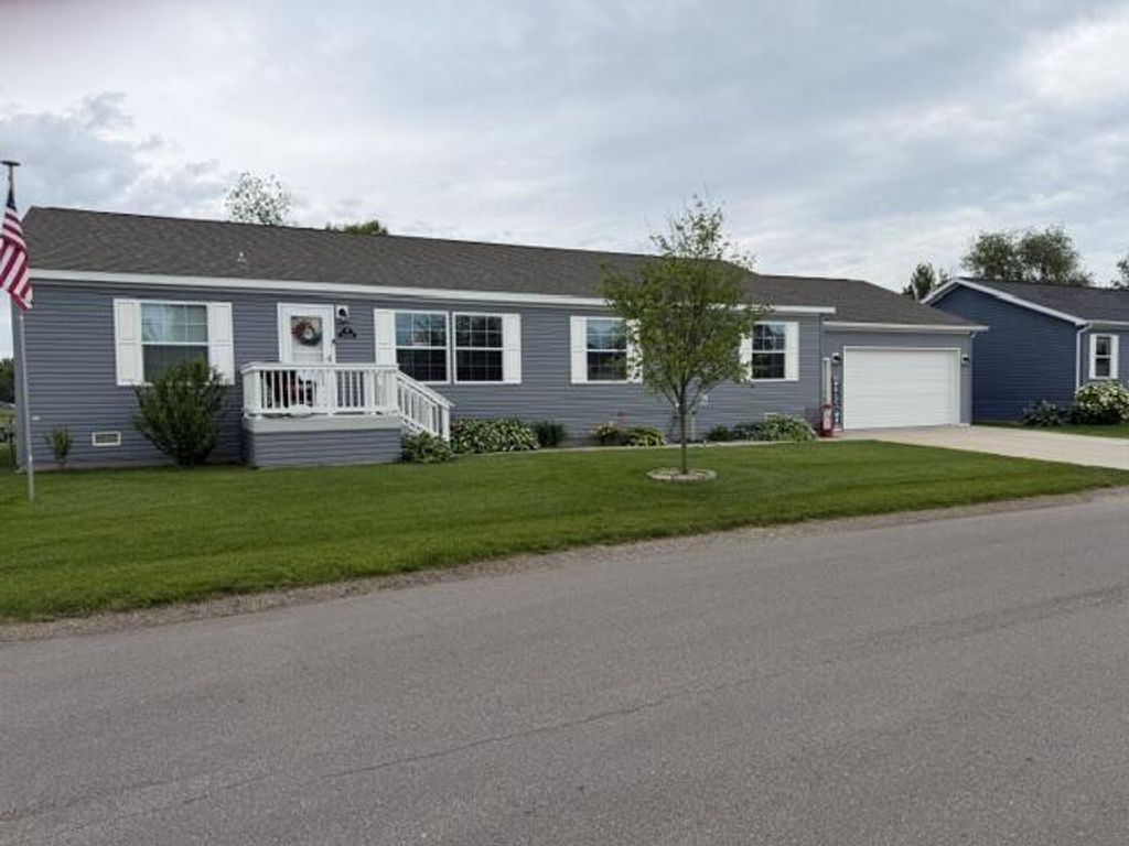 3688 Hollyfield Drive, Solon township