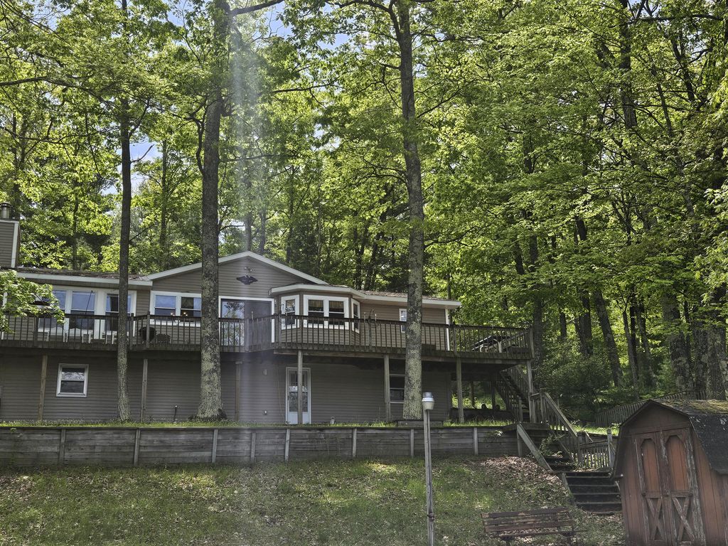 8862 W Rainbow Lake Drive, Lake township