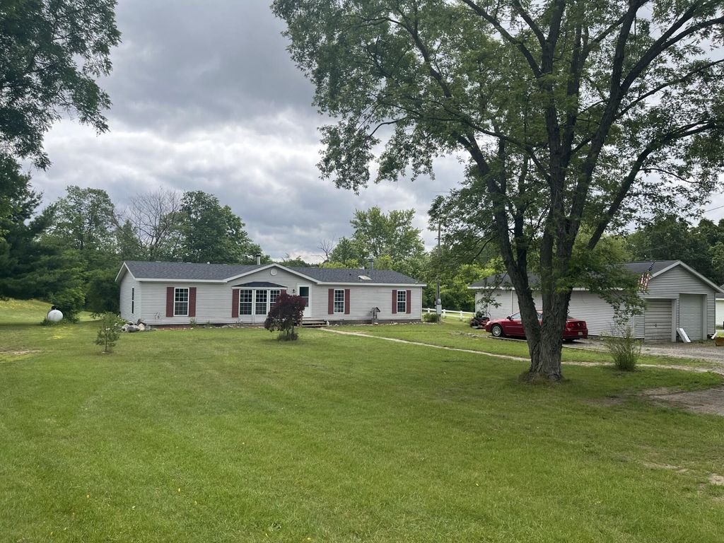 1172 N Greenville Road, Pine township