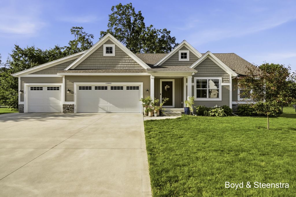 13092 Boulderway Trail, Grand Haven charter township