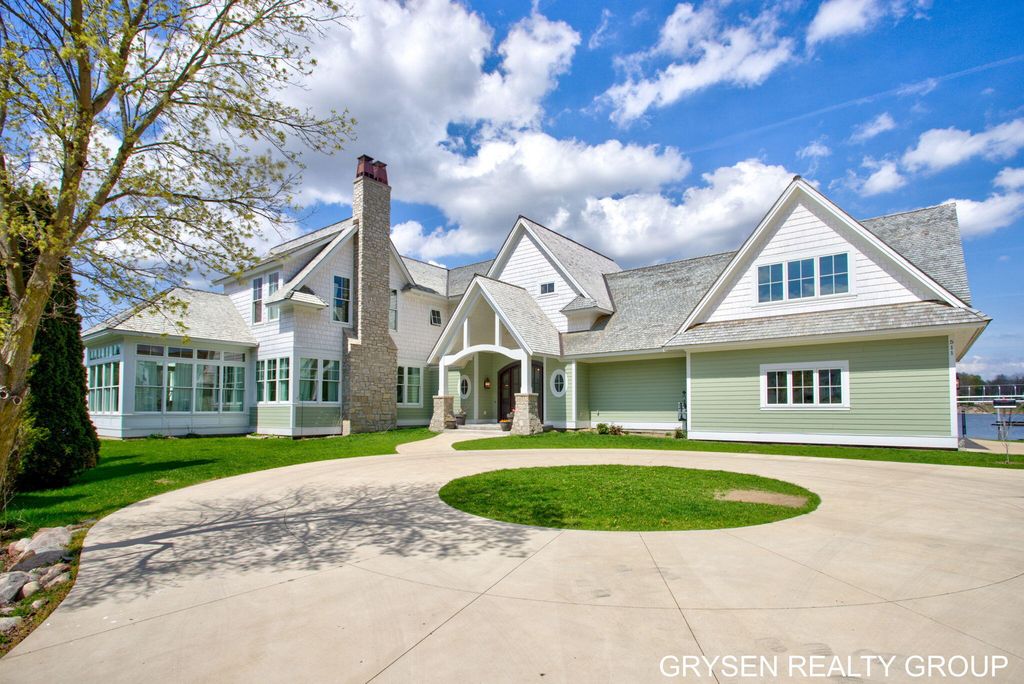 511 N Lake Drive, Leighton township