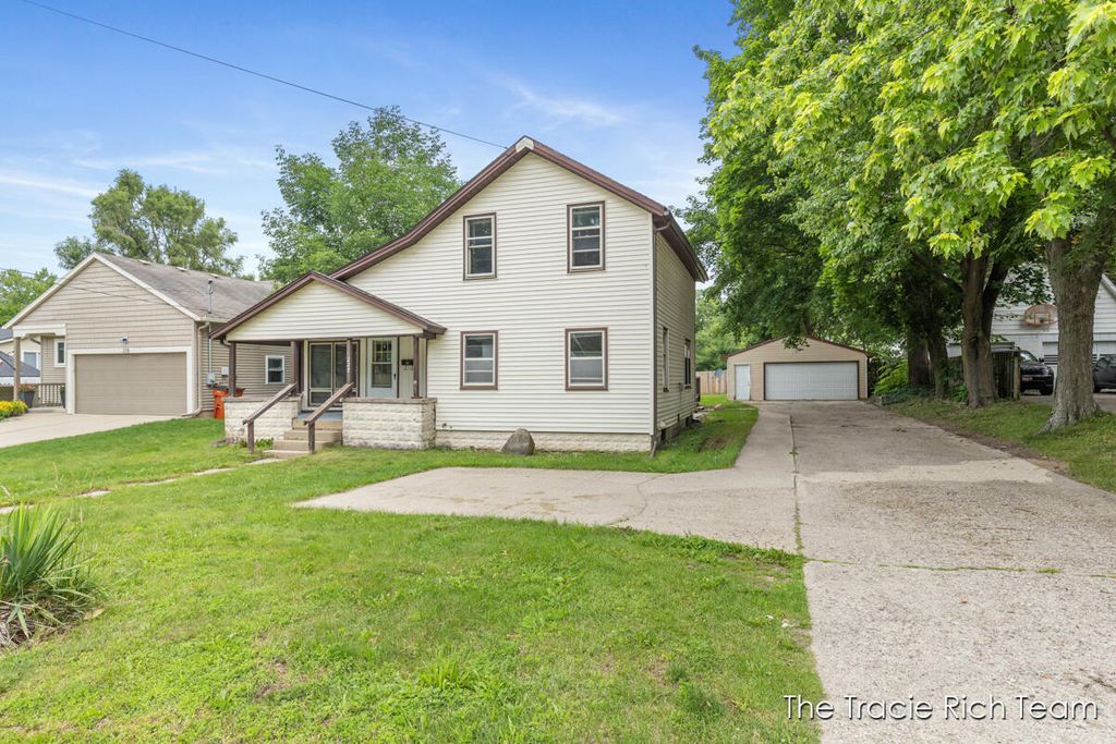 227 E Division Street Ne, Rockford city