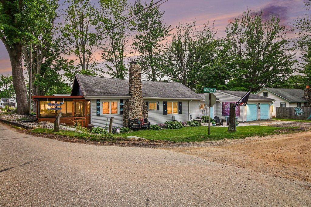 2100 Strait Tow Boulevard, Crystal township