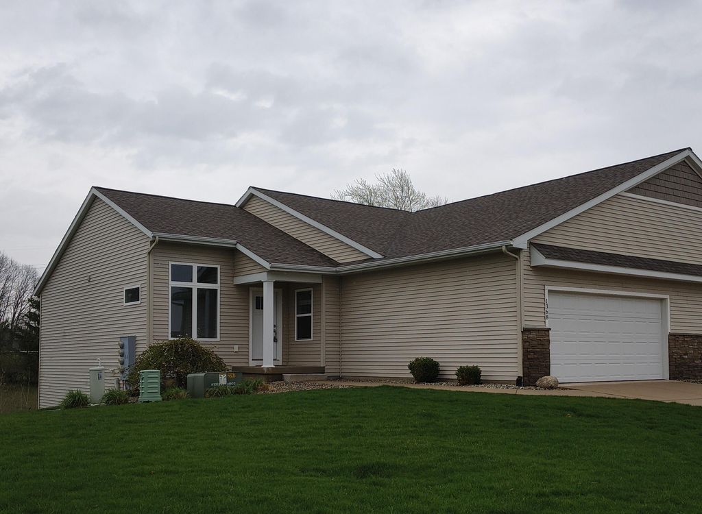 1368 S Village Circle, Oshtemo charter township