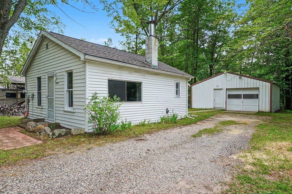 2415 W Engel Road, West Branch township