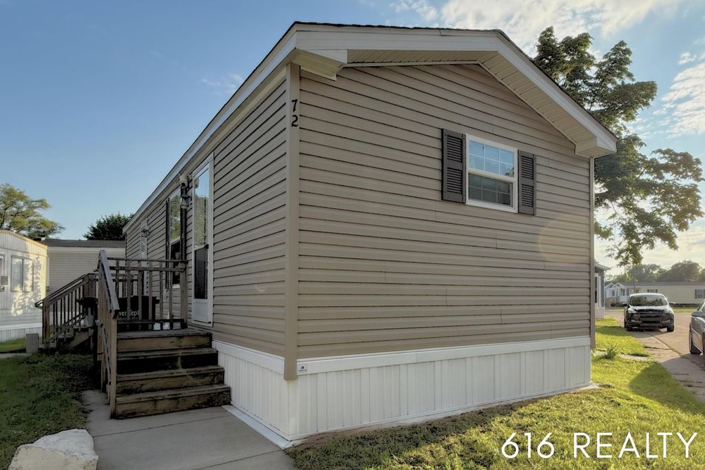 72 N Green Meadow Street Se, Gaines charter township
