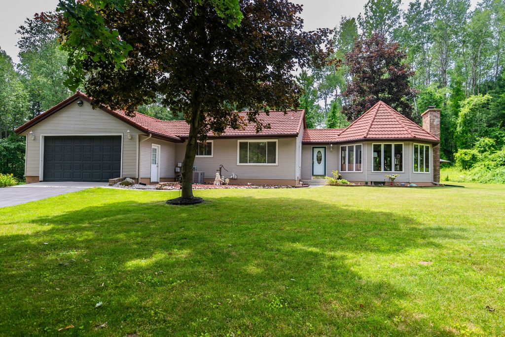989 Mccabe Avenue Ne, Ada township