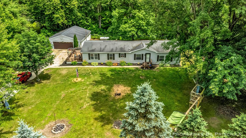 3766 Mary Avenue, Big Prairie township