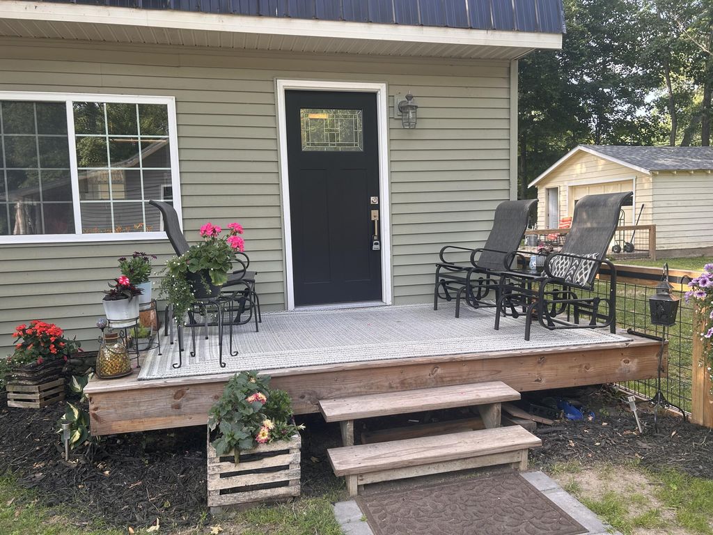 2625 Lansing Street, Crystal township