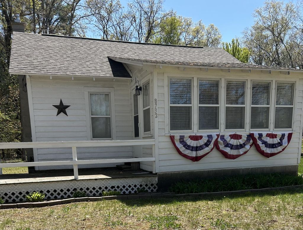 8732 S Spruce Avenue, Brooks township