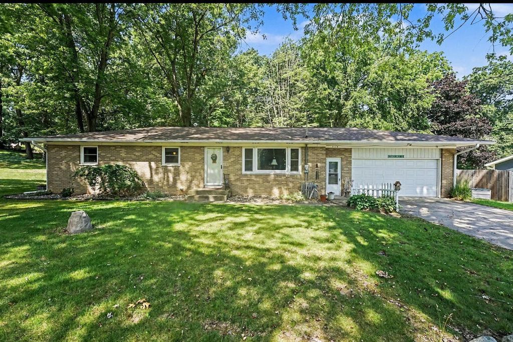 7114 Kay Drive, Eureka township