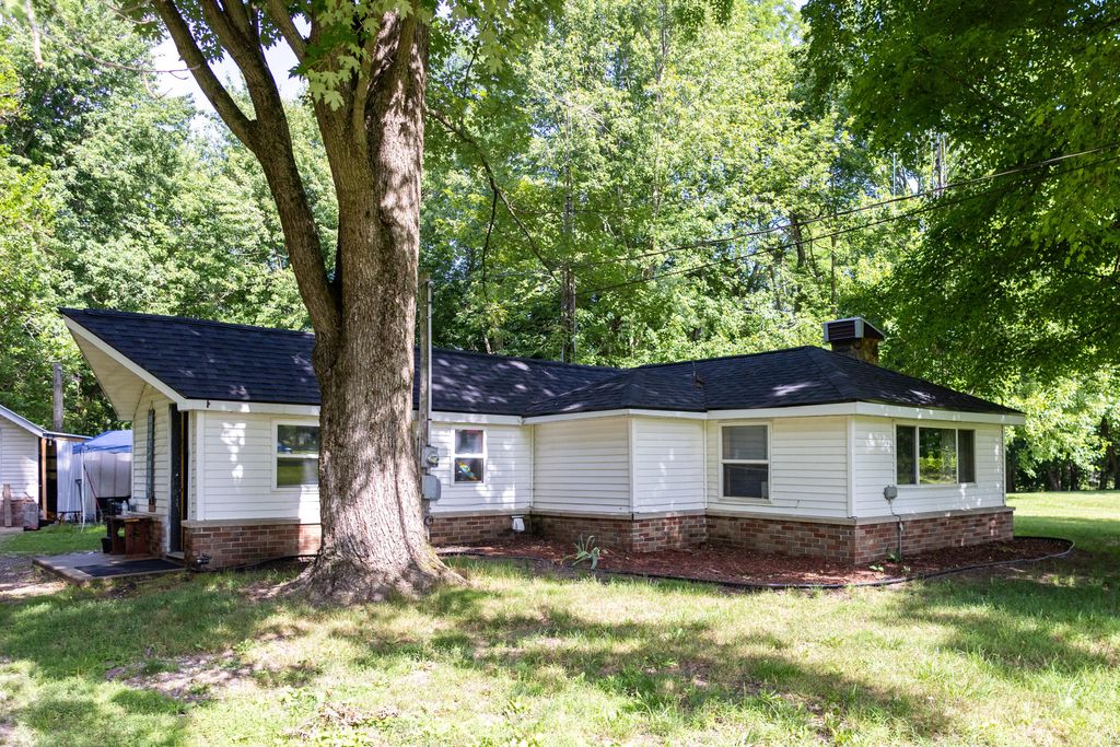 51310 Shorts Road, Leonidas township