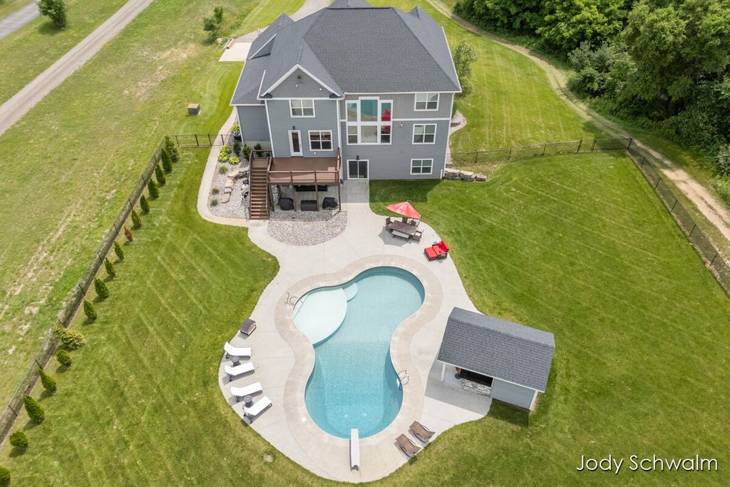 3619 12 Mile Road Ne, Algoma township