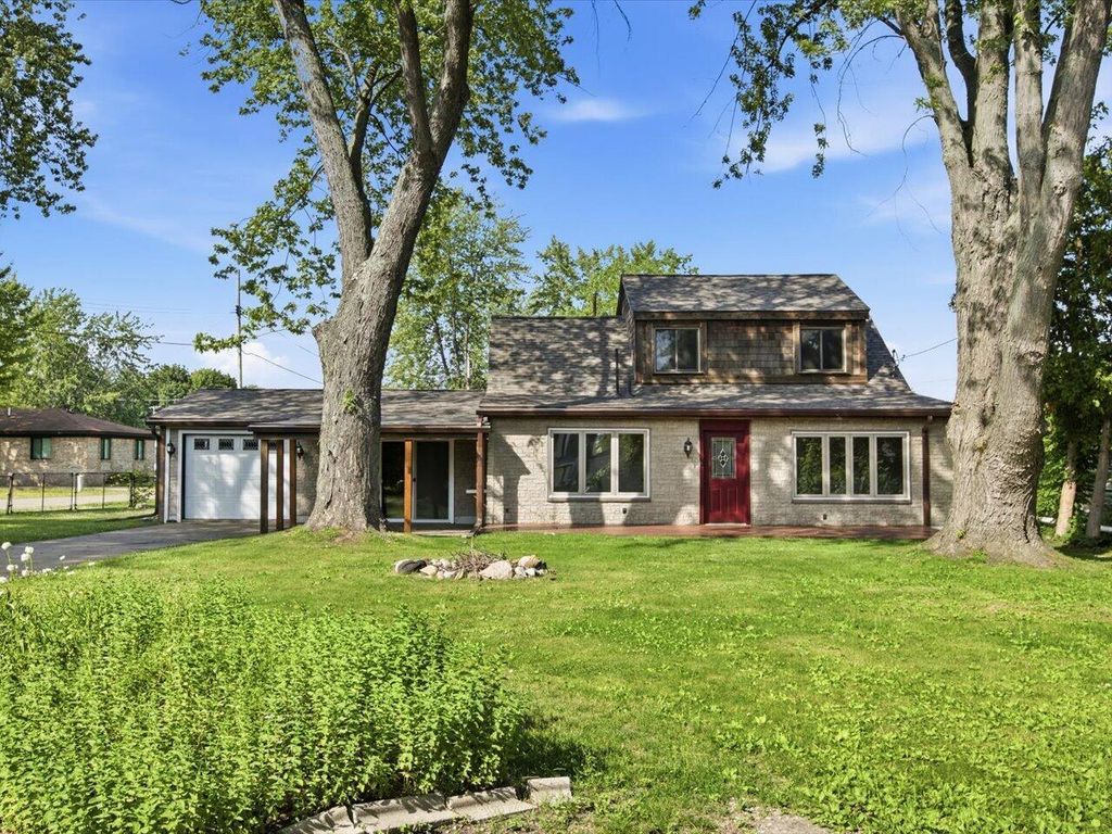 124 Roselawn Street, Algonac city