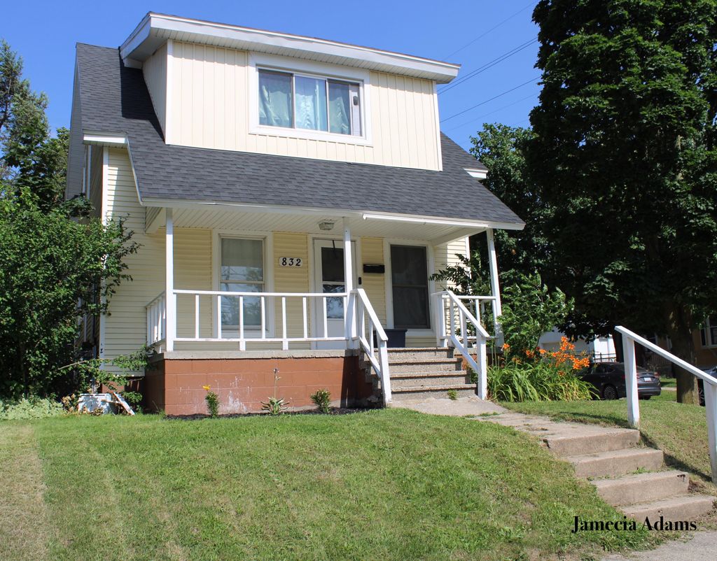 832 College Avenue Ne, Grand Rapids city