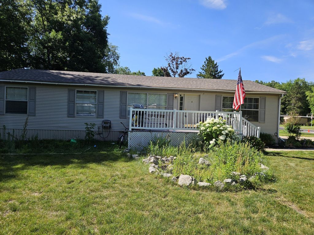 9294 Whispering Pines Avenue Nw, Sparta township