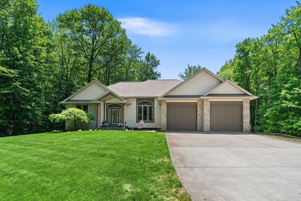 16528 Hemlock Drive, Spring Lake township