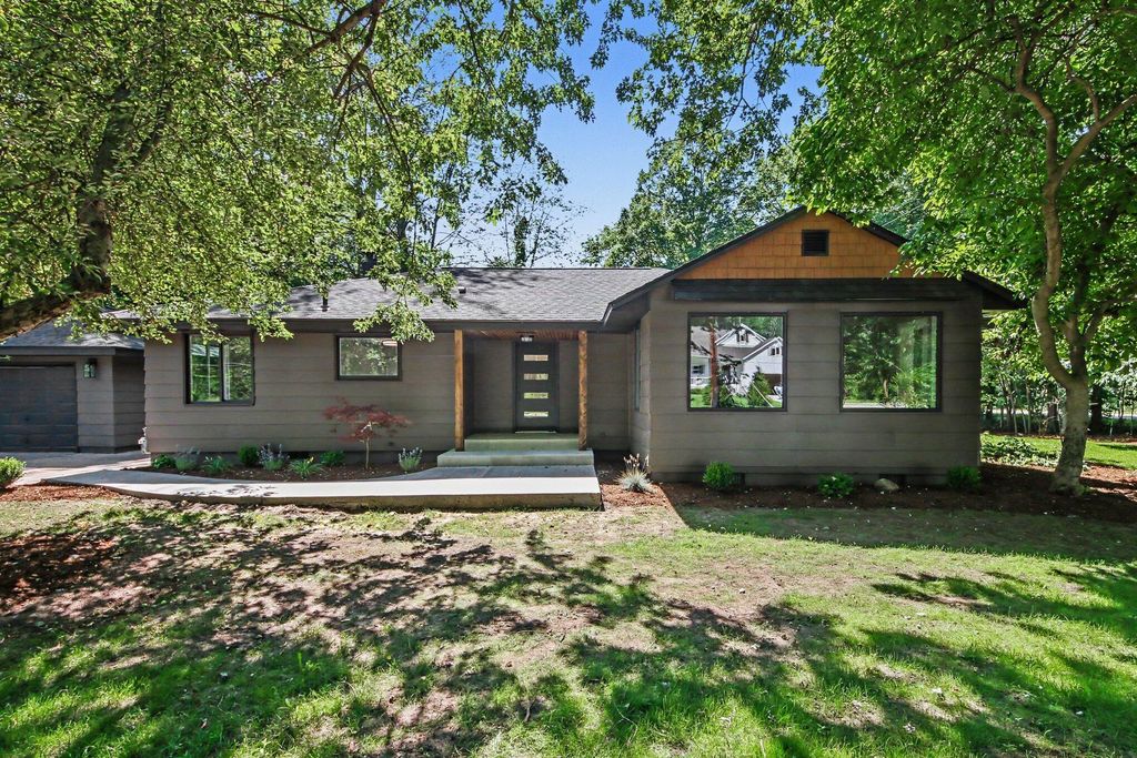 18195 148th Avenue, Spring Lake township