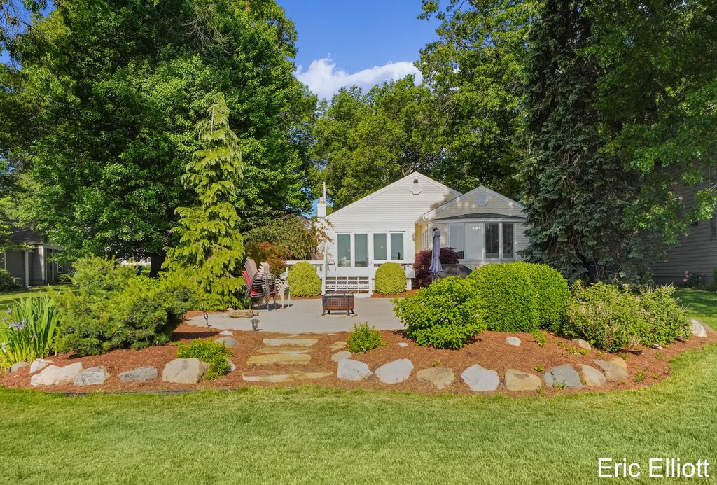 365 Big Bay Drive, Park township