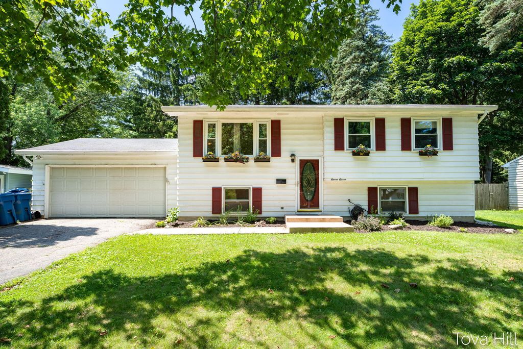 1111 Bretton Drive, Kalamazoo charter township