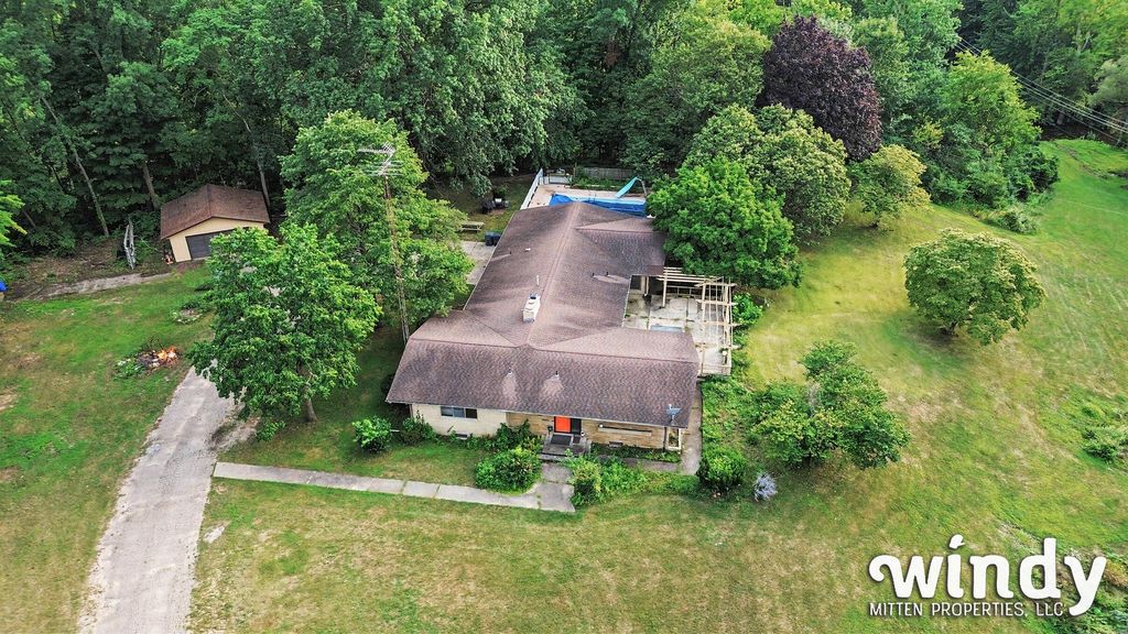 6530 Paw Paw Avenue, Coloma charter township