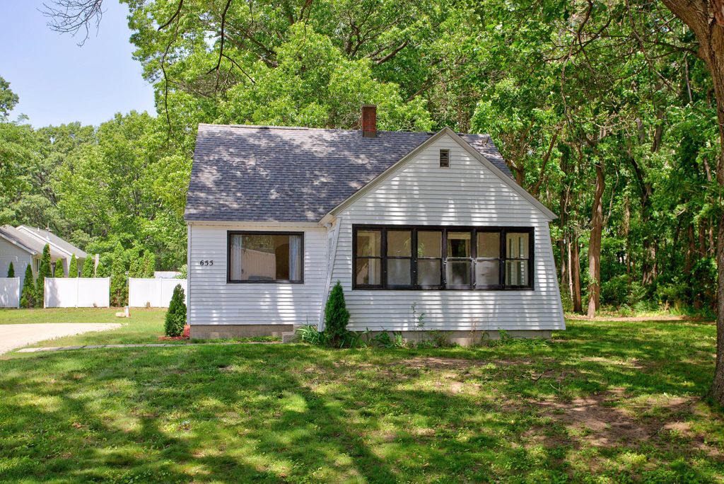 17 N Division Avenue, Holland charter township