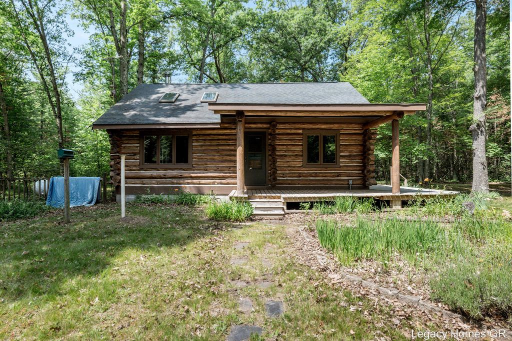 11332 Henderson Road, Montague township