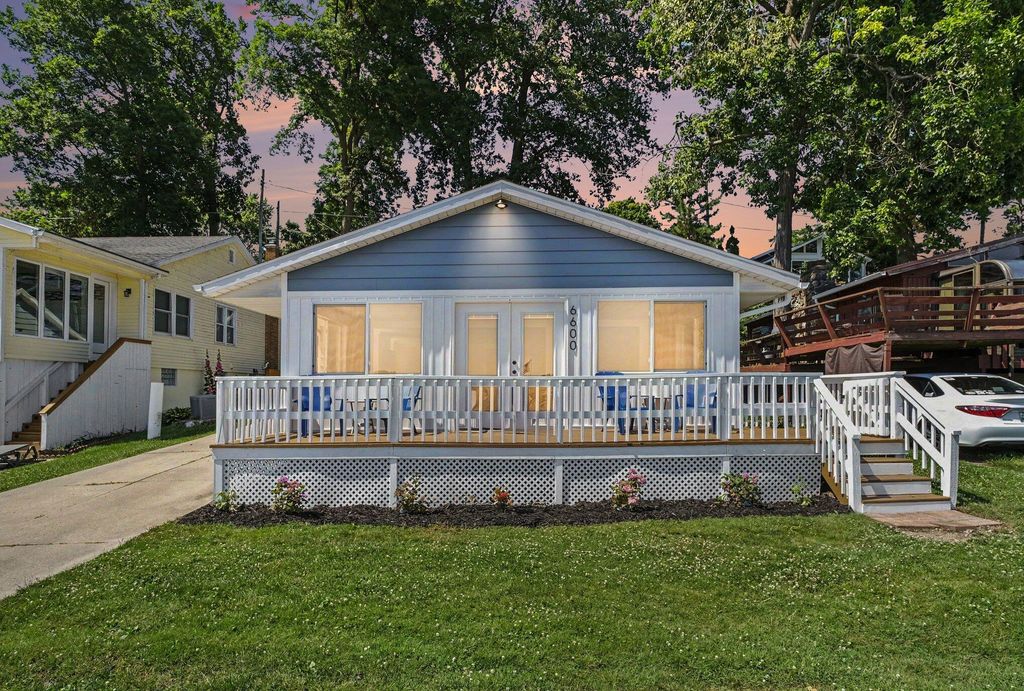 6600 Shoreline Court, Boston township
