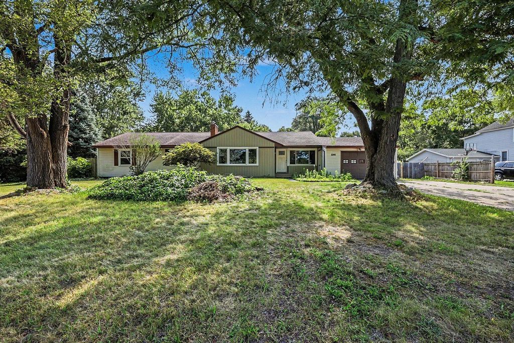 3346 Dean Lake Avenue Ne, Grand Rapids charter township