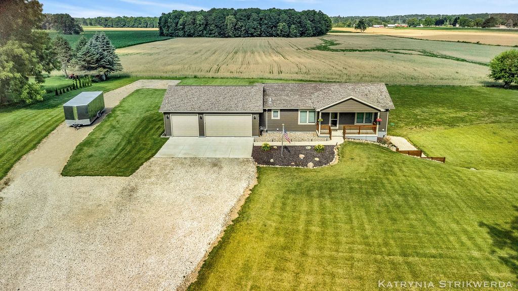 2256 S Cochran Road, Carmel township
