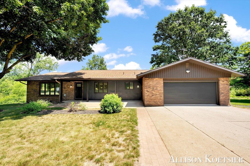 3890 Walker Avenue Nw, Alpine township