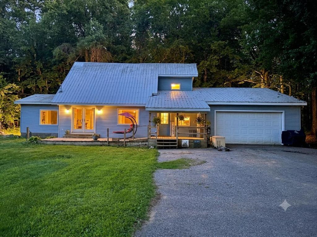 9462 E Colby Road, Crystal
