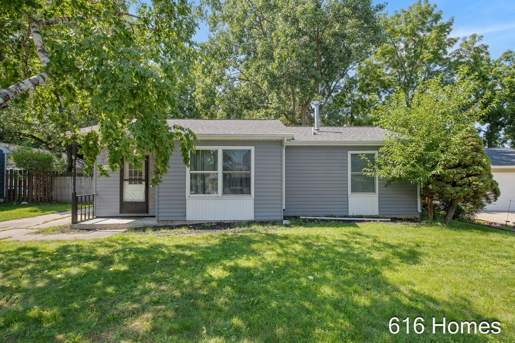 1911 Benjamin Avenue Ne, Grand Rapids city