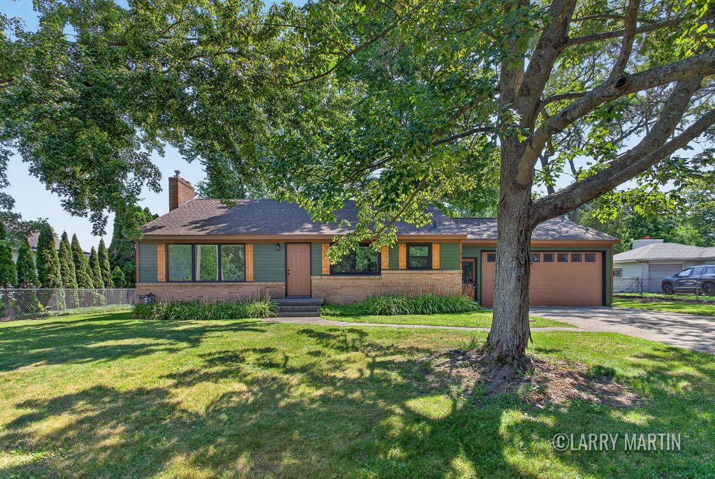 1916 Manning Avenue Nw, Walker city