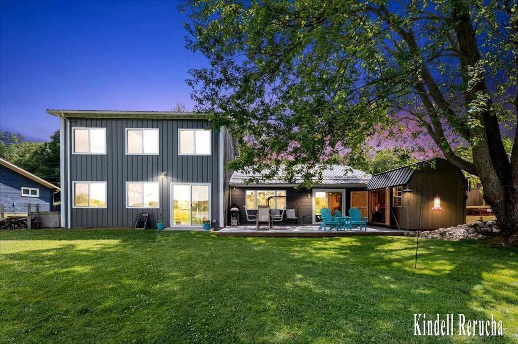 2681 Lower Lake Road, Carlton township