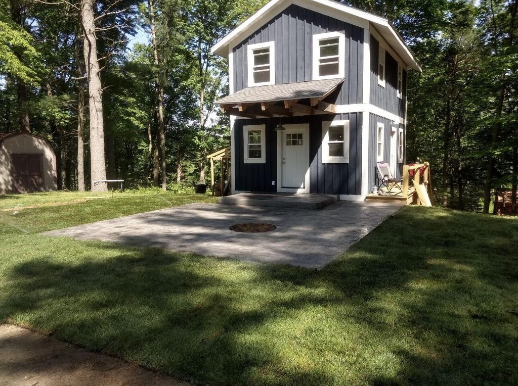 8523 W Easy Street, Golden township