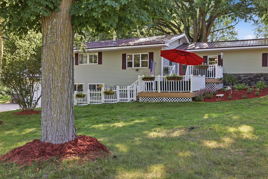 4050 N Johnson Road, Pine township