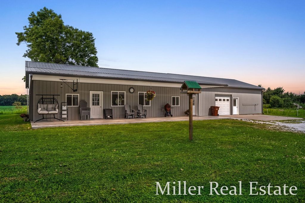 9607 S Barryville Road, Maple Grove township