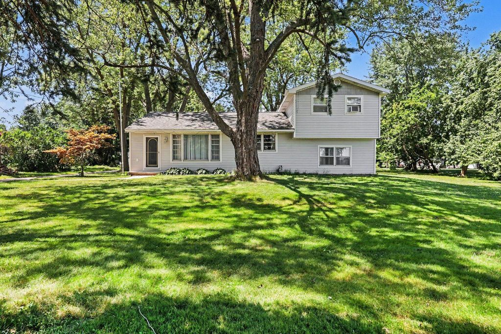 2463 Kinney Avenue Nw, Walker city