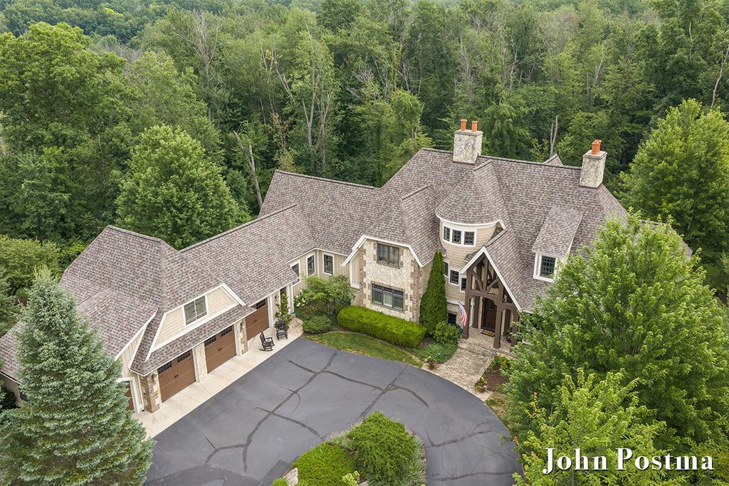 5914 Whitworth Court Se, Cascade charter township