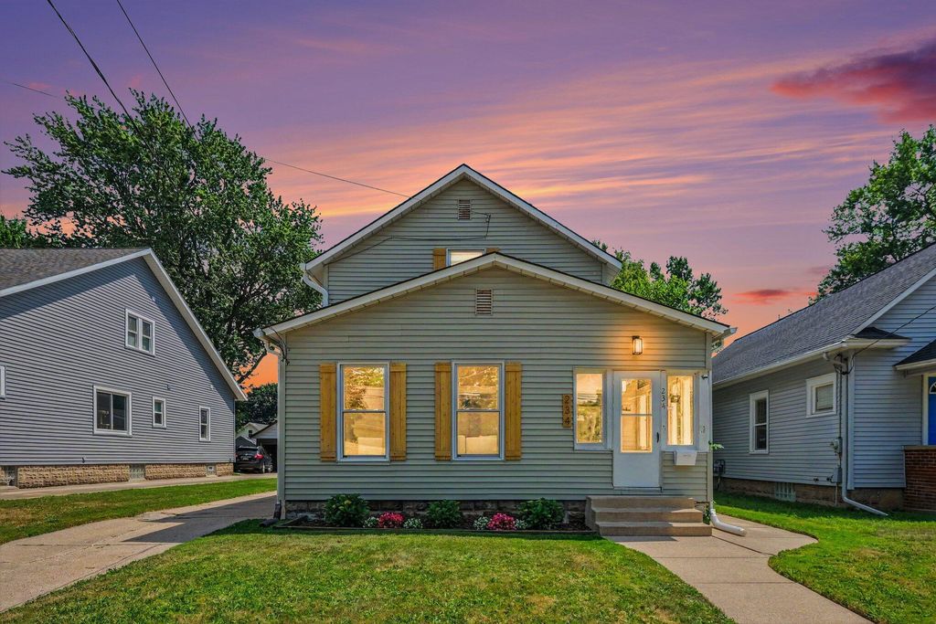 234 Knapp Street Ne, Grand Rapids