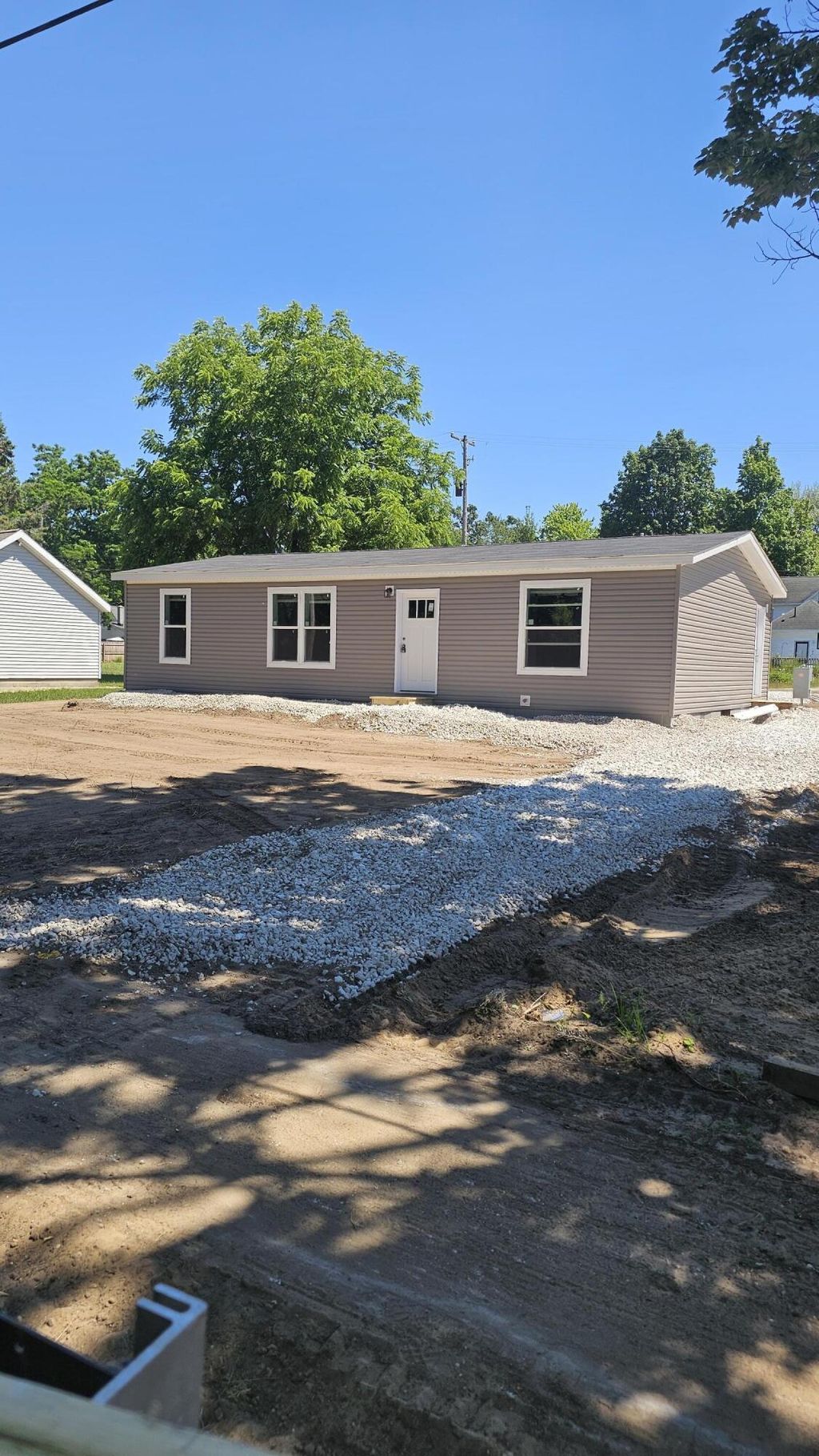 7932 Meade Street, Montague city