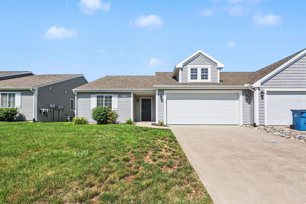 1010 W Villas Drive, Vicksburg village