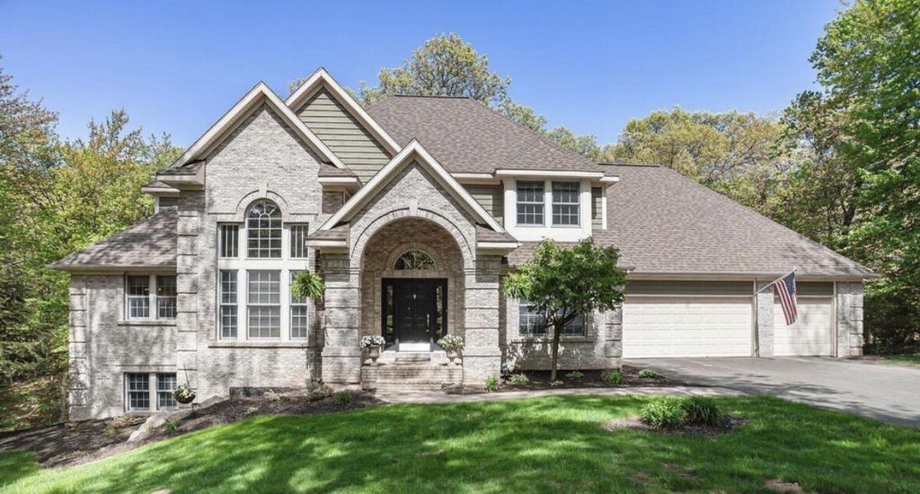 7023 Dunloe Court, Cannon township