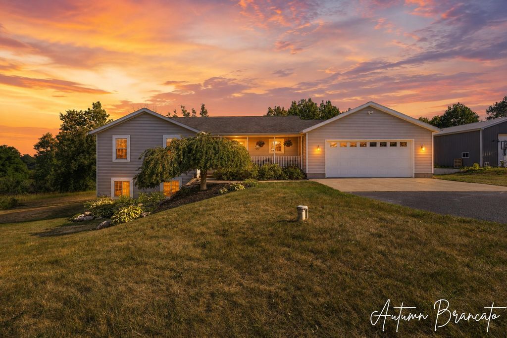 3350 Egner Street Ne, Solon township