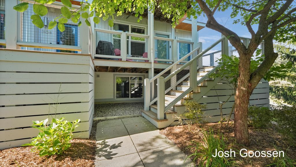 2106 Celadon Drive Ne Building: L Unit: 34, Grand Rapids