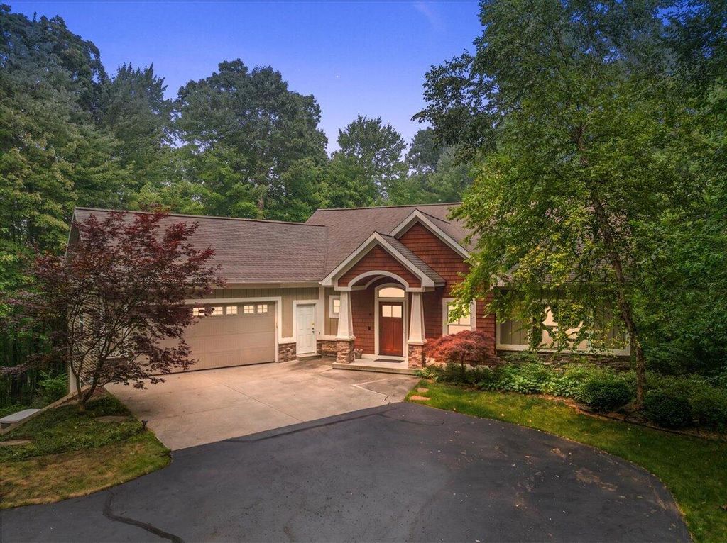 2066 Meek Drive Ne, Plainfield charter township