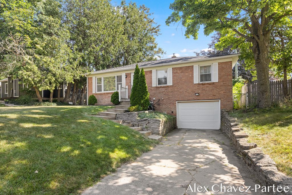 2207 Tremont Boulevard Nw, Grand Rapids city