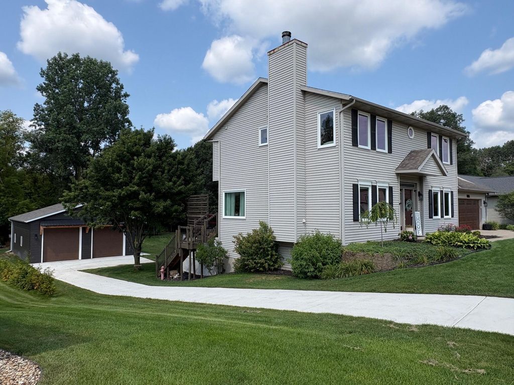 1694 Leisure Court, Dorr township